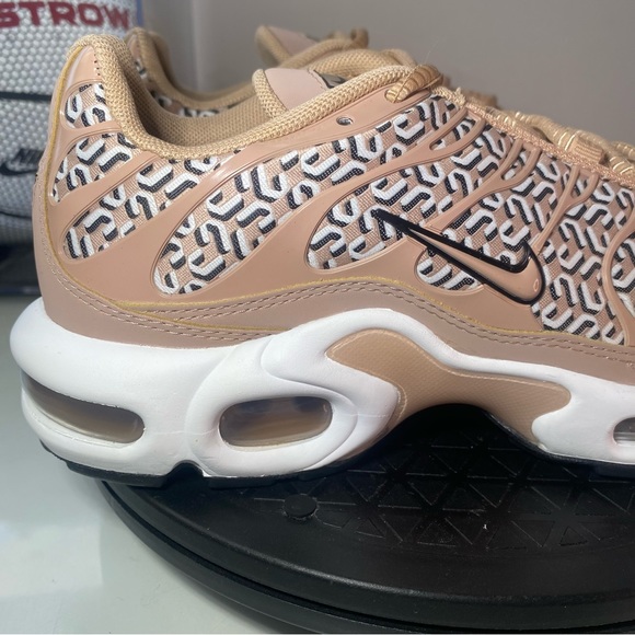 🆕 Nike	Wmns Air Max Plus 'United in Victory' - Womens 8 - Picture 4 of 11